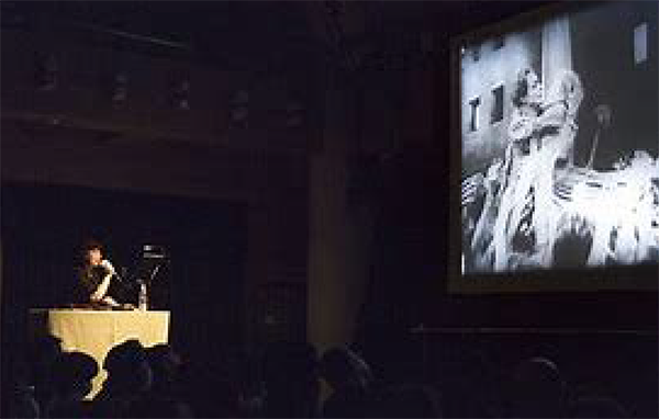 活弁LIVEの様子の写真